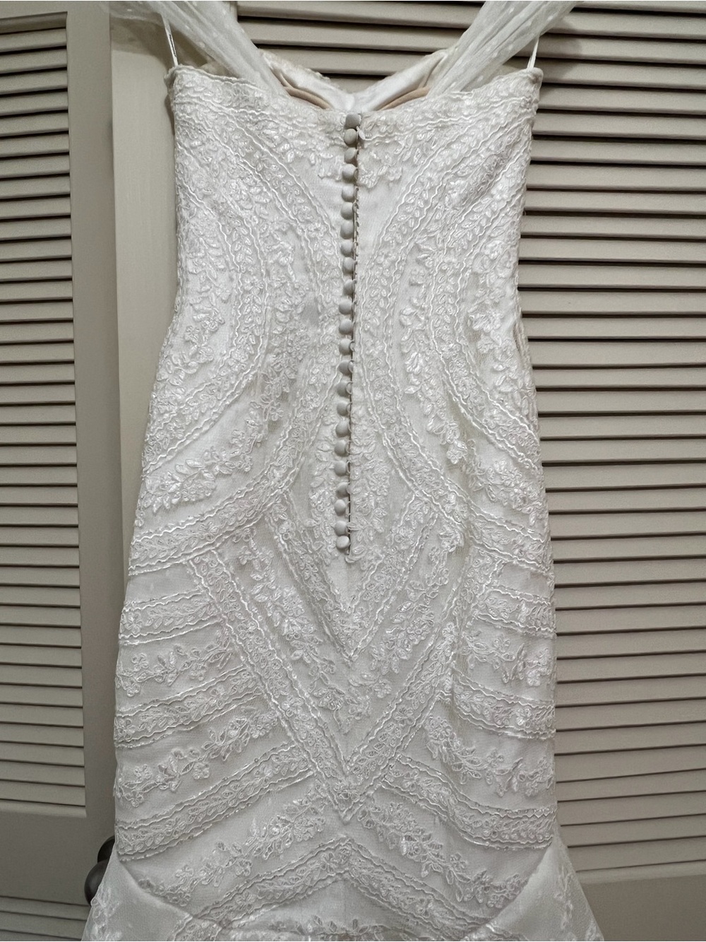 Ivory Lace Mermaid Wedding Dress with Sweetheart Neckline - Picture 2 of 3